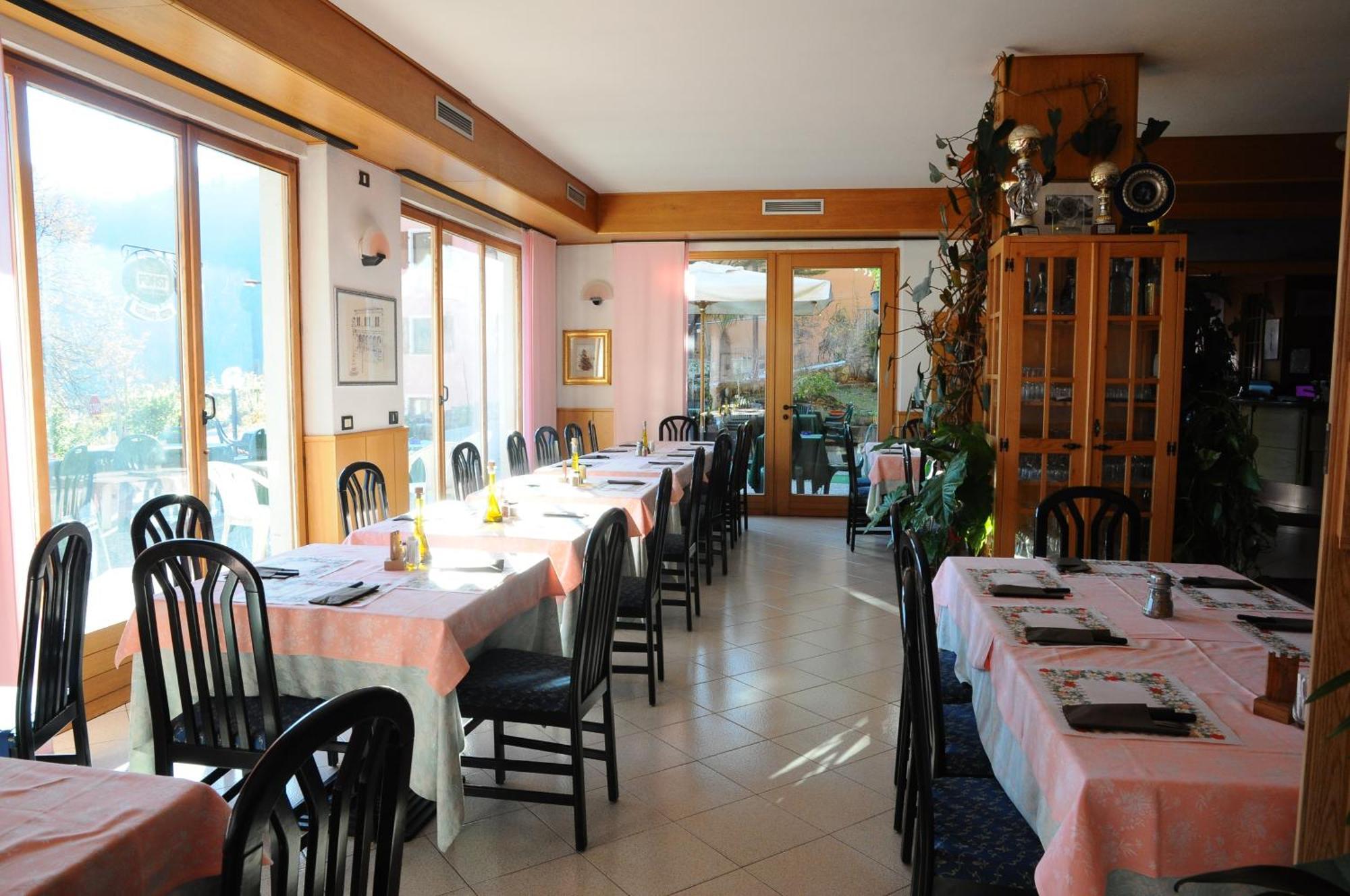 Hotel Cristina Tenno Buitenkant foto