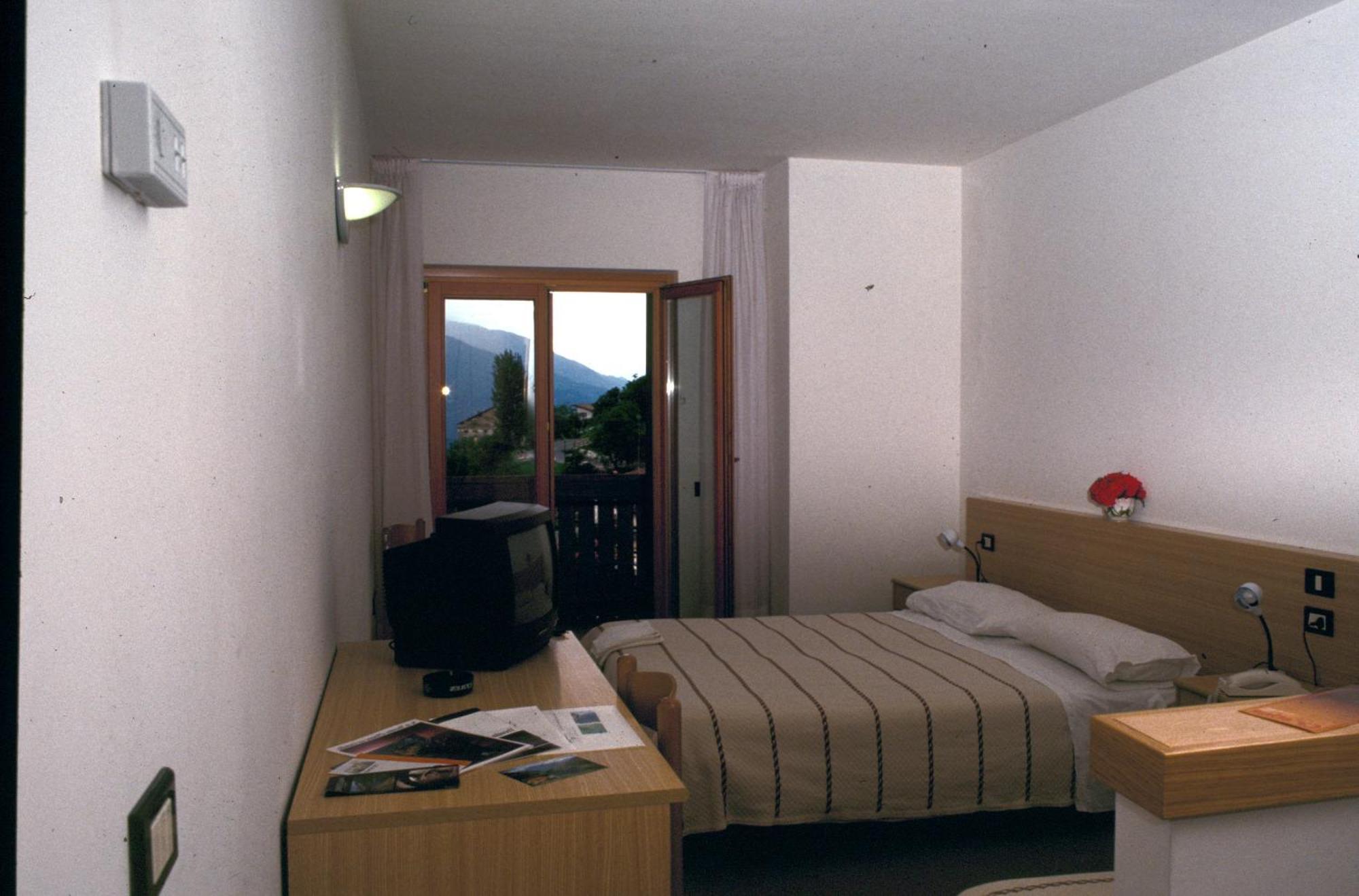 Hotel Cristina Tenno Buitenkant foto